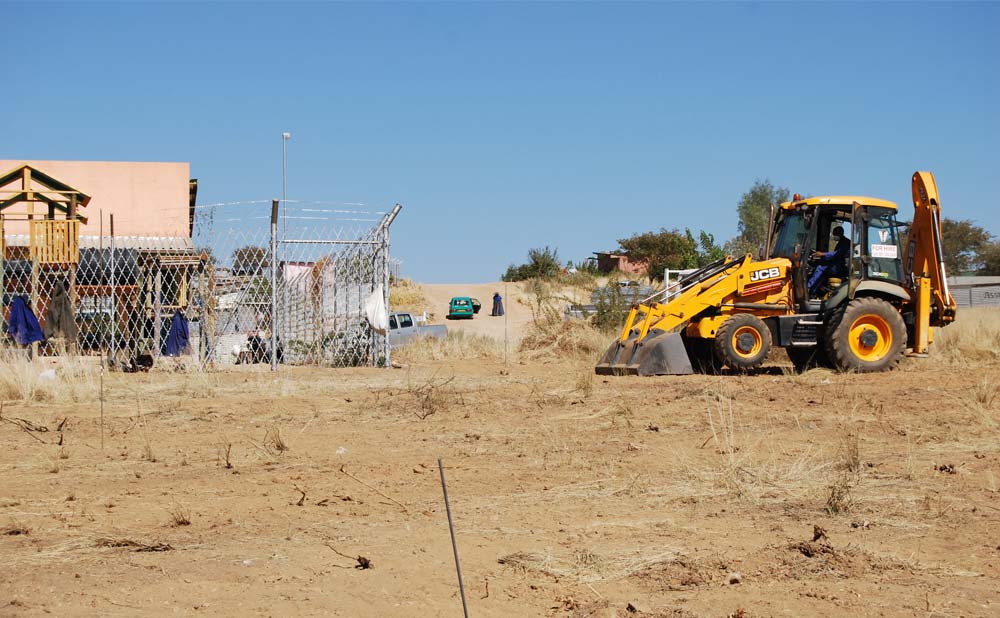 Mammadu 2012 - Costruzione del campo sportivo